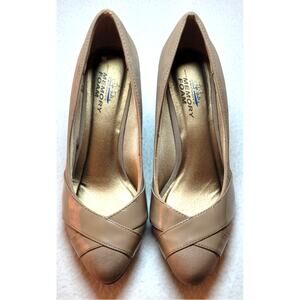 Life Stride Velocity Memory Foam Womens Wedge Tan Dress Shoes 6M Flex Comfort